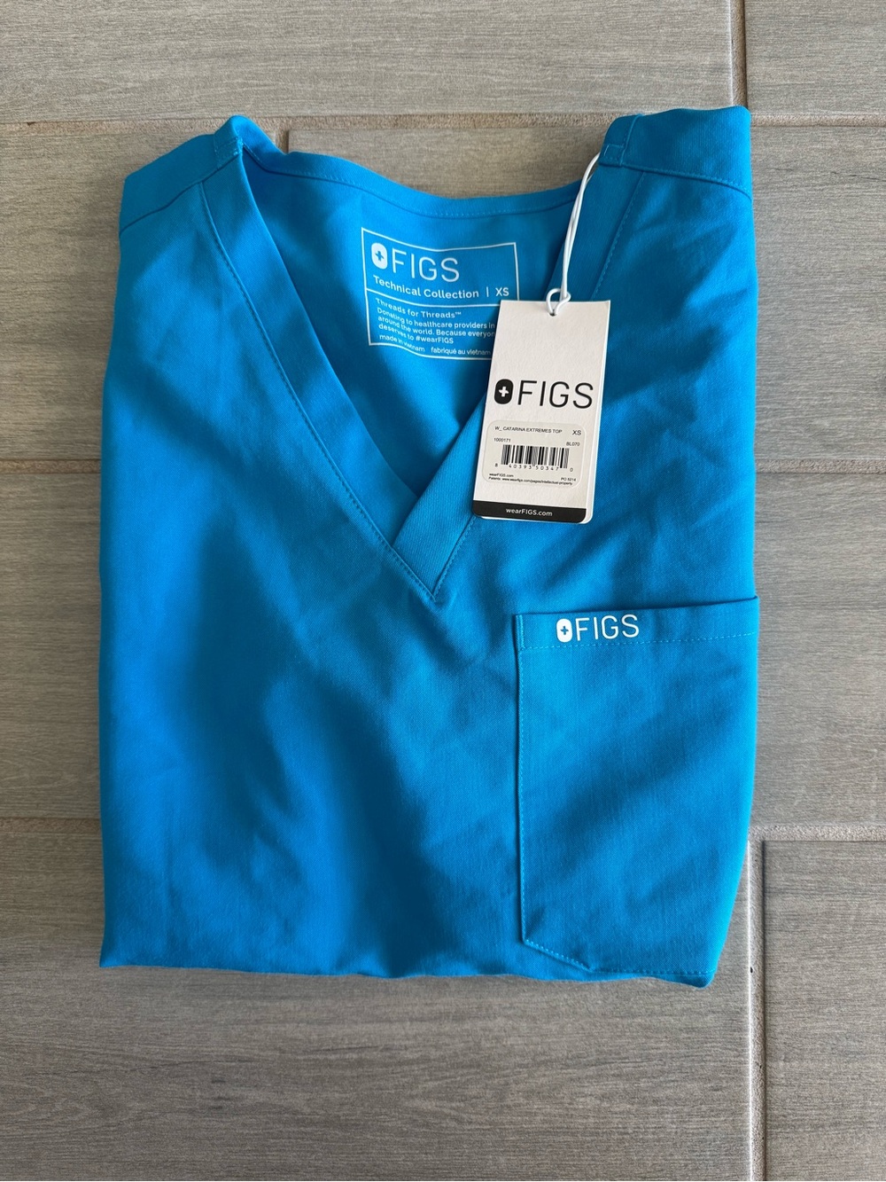 FIGS Catrina Scrub Top in Extreme Blue
